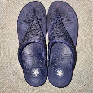 TEK GEAR womens BLUE RHINESTONE SANDALS sz 11 comfort nautical sparkly summer